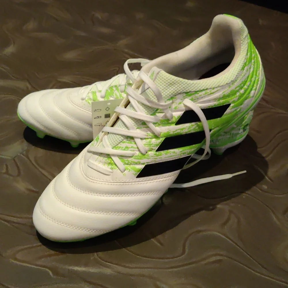 Adidas Mens soccer sneakers ⚽ - Picture 1 of 6